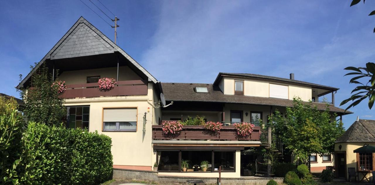 Pension Zum Golfstuebchen Echternacherbruck 外观 照片