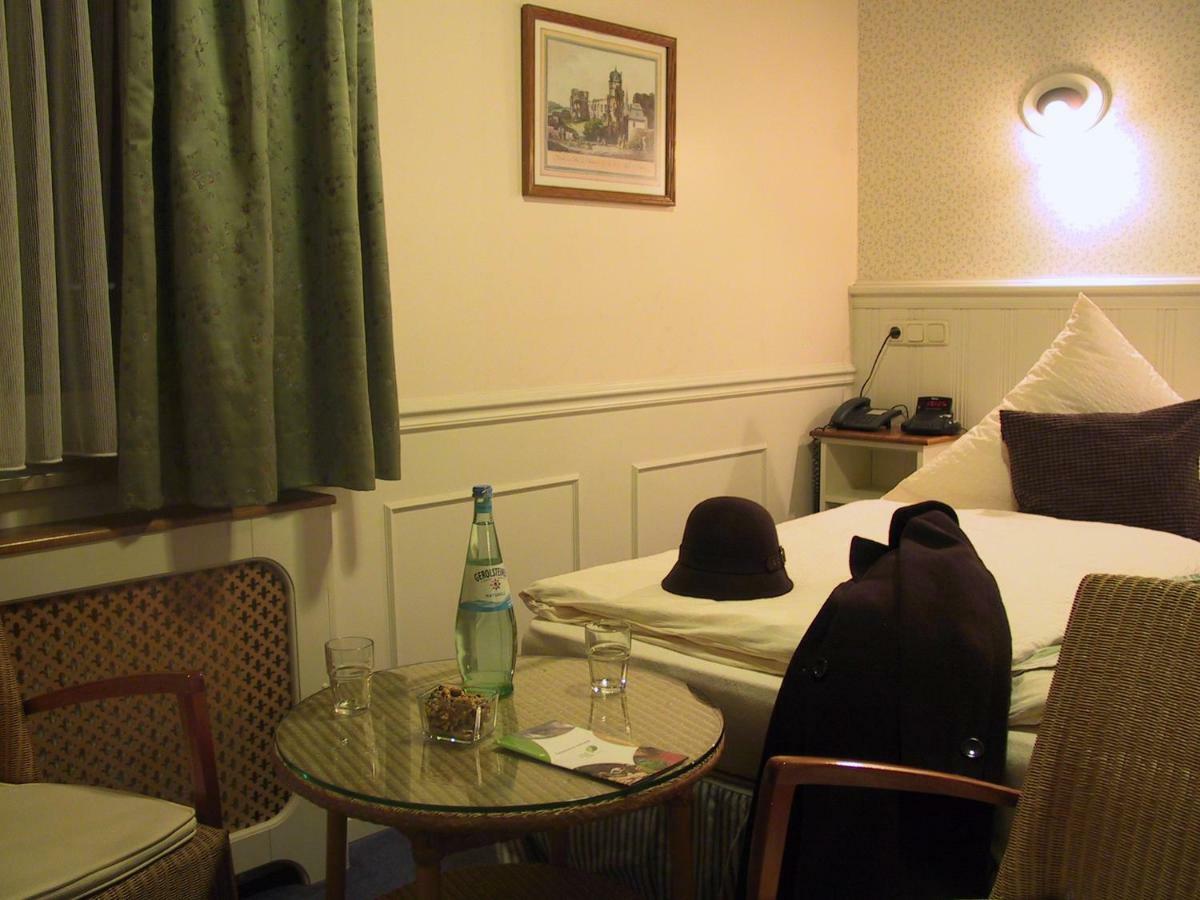 Pension Zum Golfstuebchen Echternacherbruck 外观 照片